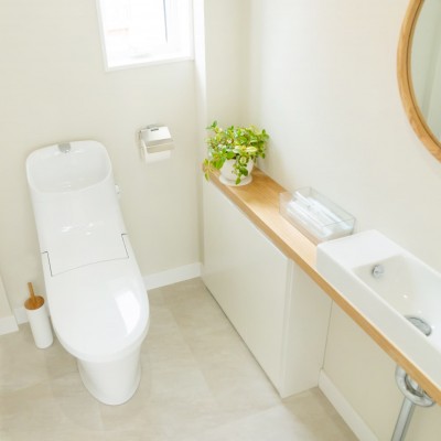 トイレで聞こえる変な音の原因とは？対処法も合わせて解説します